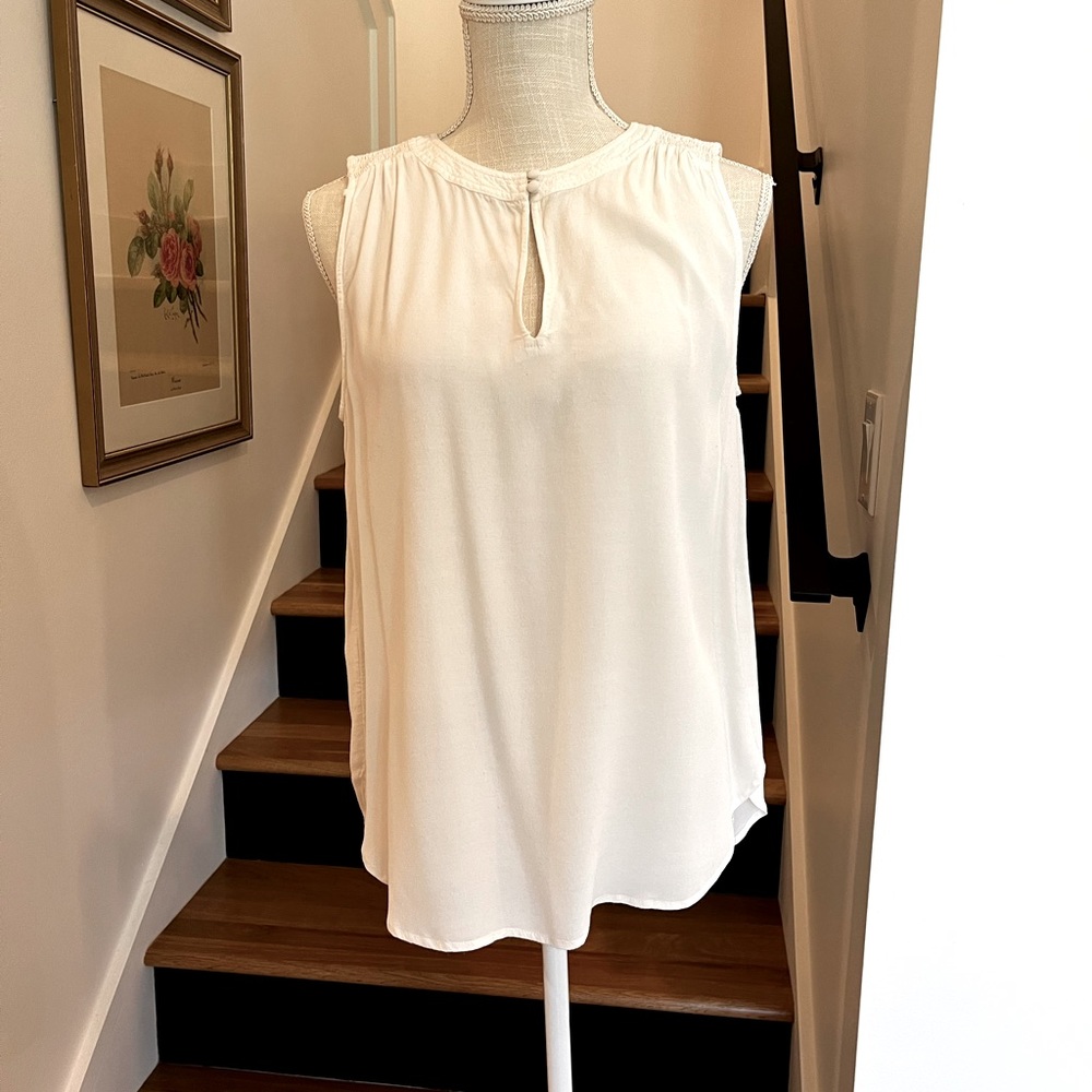 EUC LOFT, Size M, perfect white shell to layer or wear alone